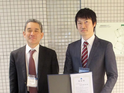 写真：向かって右 長岡健太郎先生と左 恩師 栁原克紀教授